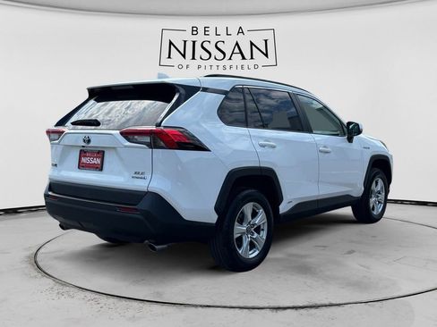Used 2020 Toyota RAV4 XLE AWD/4WD image 5