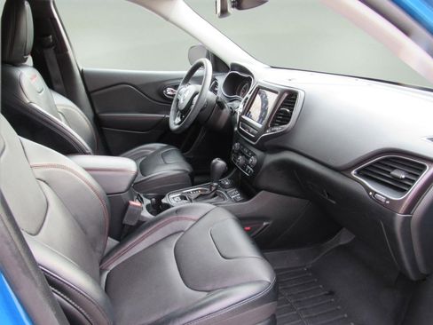 Used 2022 Jeep Cherokee Trailhawk w/ Premium Leather Package image 33