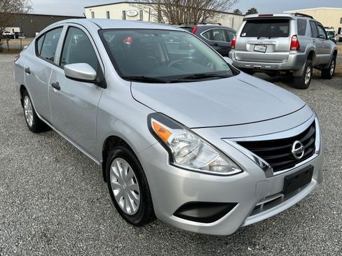 Used 2019 Nissan Versa S Plus image 4