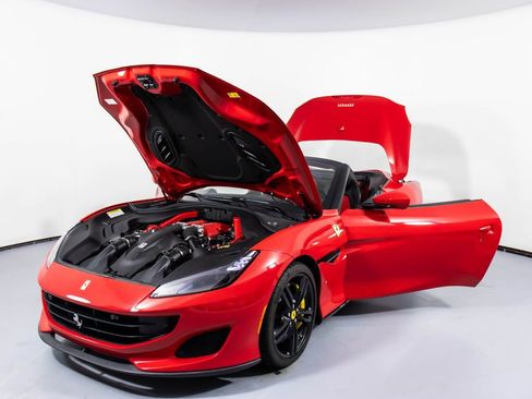 Certified 2019 Ferrari Portofino RWD image 33