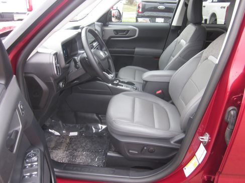 Used 2025 Ford Bronco Sport Badlands image 11