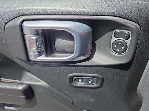 Certified 2018 Jeep Wrangler Unlimited Sport S AWD/4WD image 31