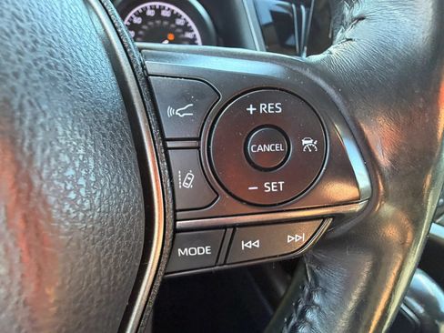Used 2021 Toyota Camry SE FWD image 18