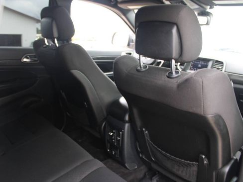 Used 2018 Jeep Grand Cherokee Laredo AWD/4WD image 10