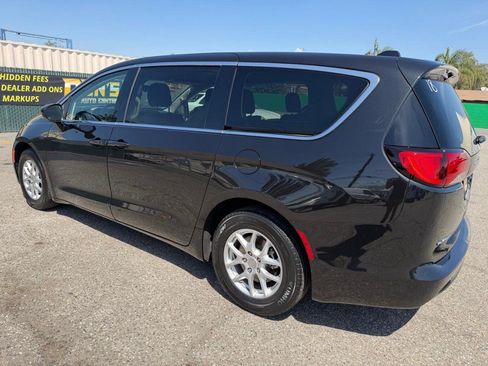 Used 2020 Chrysler Voyager LX FWD image 9