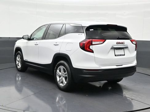 Used 2023 GMC Terrain SLE image 3