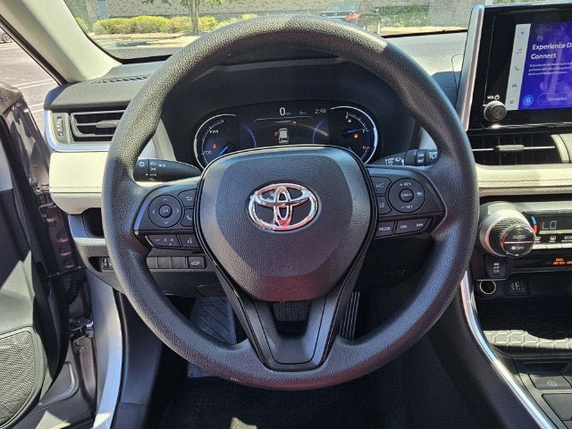 Used 2025 Toyota RAV4 XLE AWD/4WD image 30