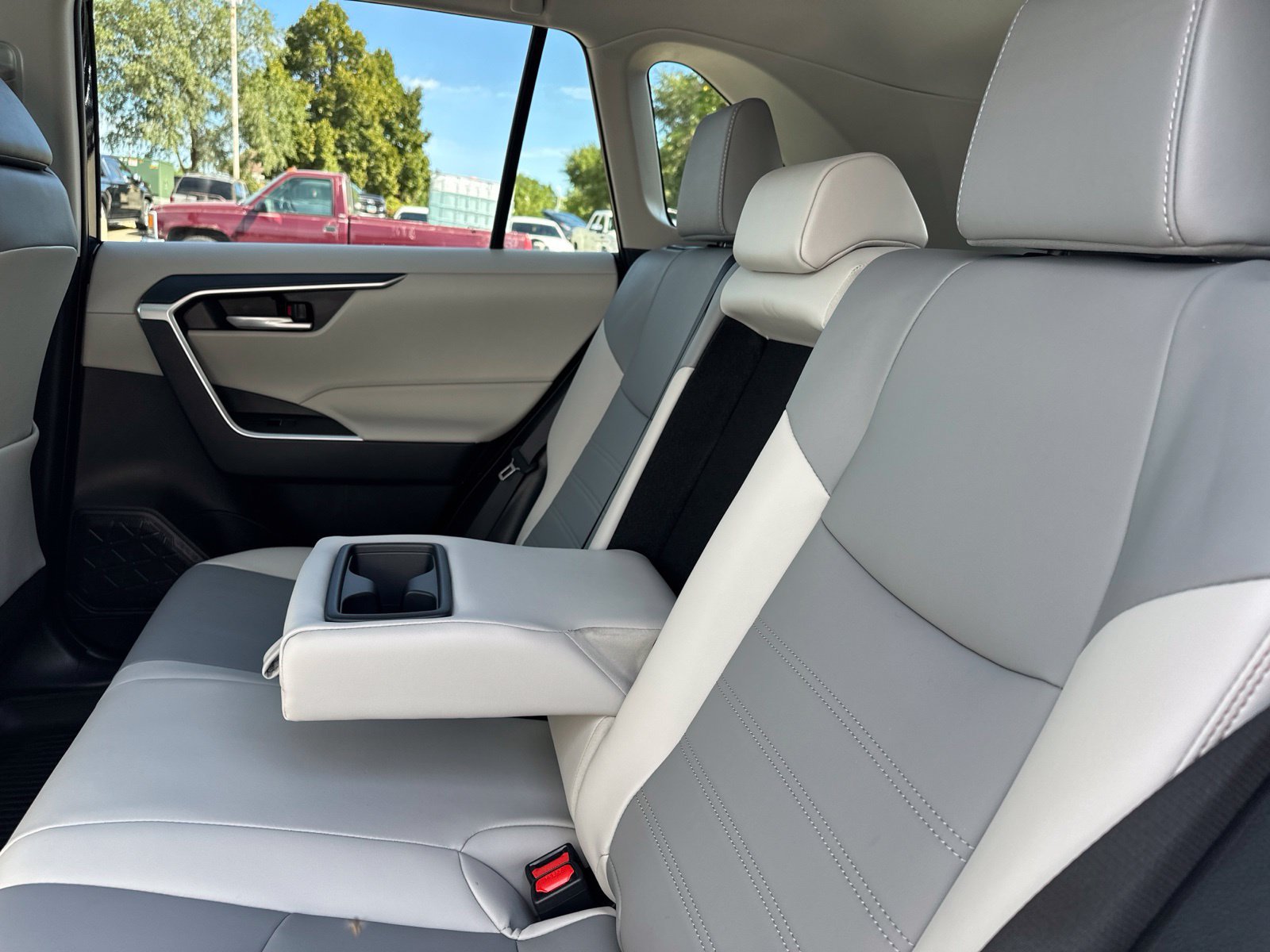 Used 2025 Toyota RAV4 XLE Premium w/ Weather Package AWD/4WD image 22