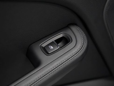Certified 2026 Porsche Macan AWD/4WD image 16