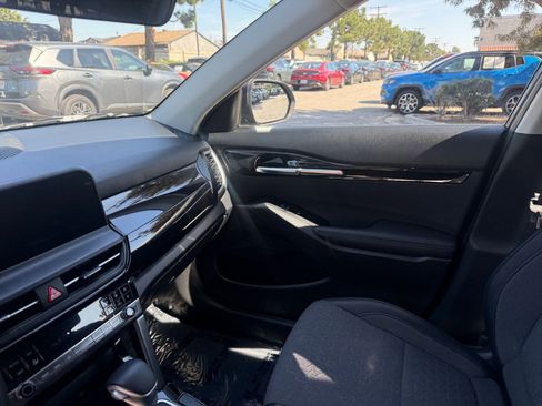 Used 2025 Kia Seltos S image 32