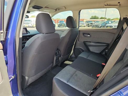 Used 2023 Nissan Rogue SV image 9