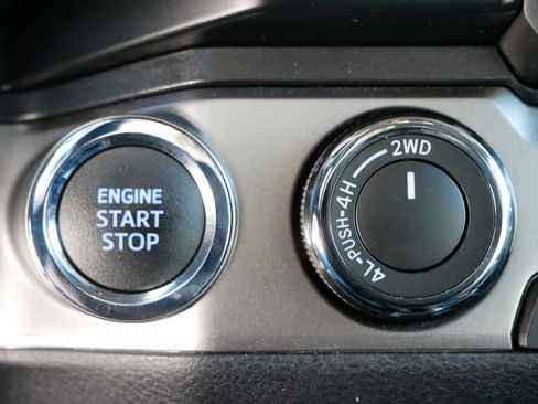 Used 2021 Toyota Tacoma Limited image 30