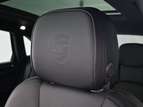 Certified 2026 Porsche Macan Turbo AWD/4WD image 17