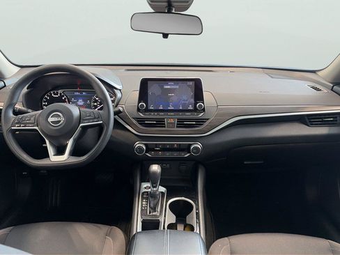 Used 2024 Nissan Altima 2.5 SV FWD image 13