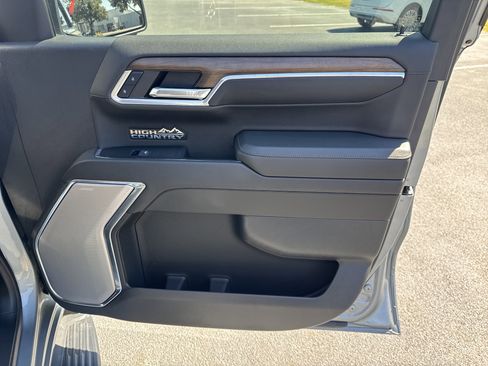 Used 2024 Chevrolet Silverado 1500 High Country w/ High Country Premium Package image 36