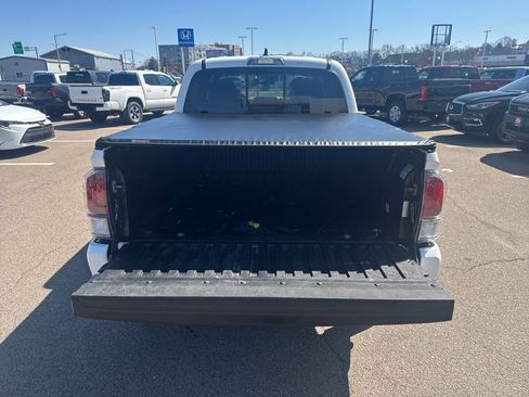 Used 2021 Toyota Tacoma TRD Sport image 7