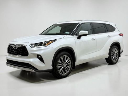 Used 2022 Toyota Highlander Limited image 7