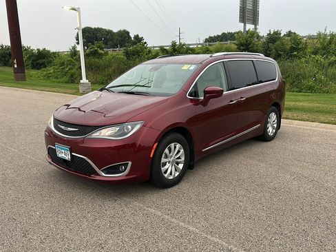 Used 2018 Chrysler Pacifica Touring-L w/ Advanced Safetytec Group FWD image 7