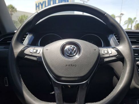 Used 2020 Volkswagen Tiguan SE w/ Panoramic Sunroof Package FWD image 14