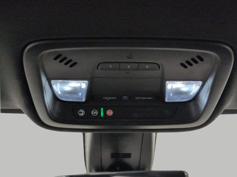 Certified 2023 Chevrolet Traverse LT w/ Rear Camera Mirror Package AWD/4WD image 18