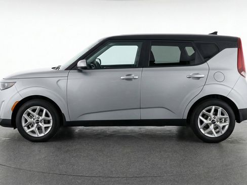 Used 2025 Kia Soul LX w/ LX Technology Package image 5