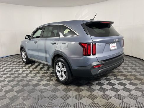 Used 2022 Kia Sorento LX image 12