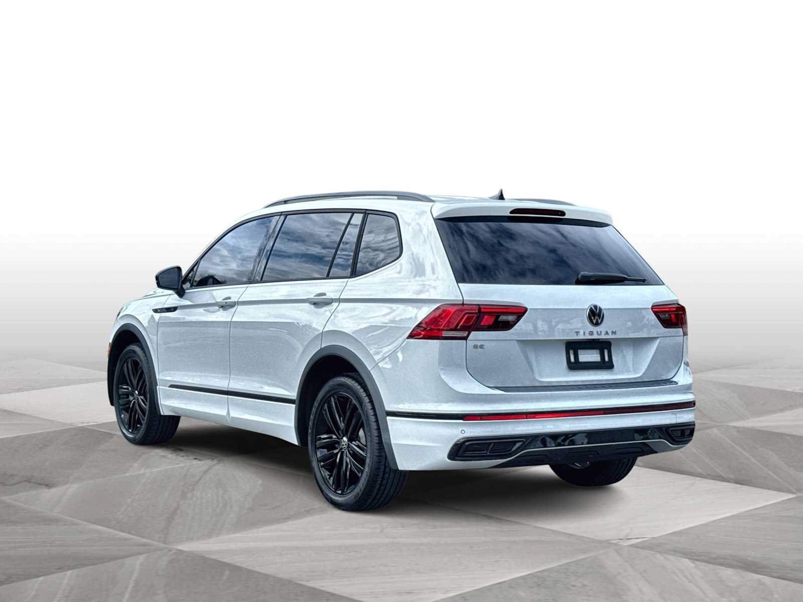 Used 2022 Volkswagen Tiguan SE R-Line FWD image 6