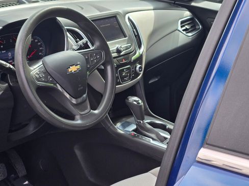 Used 2021 Chevrolet Equinox LT image 22