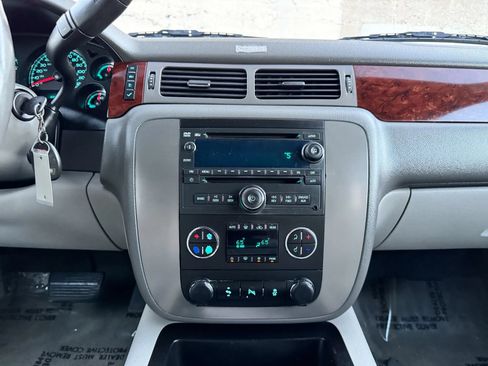 Used 2014 GMC Yukon XL SLT w/ SLT-2 Equipment Package AWD/4WD image 28