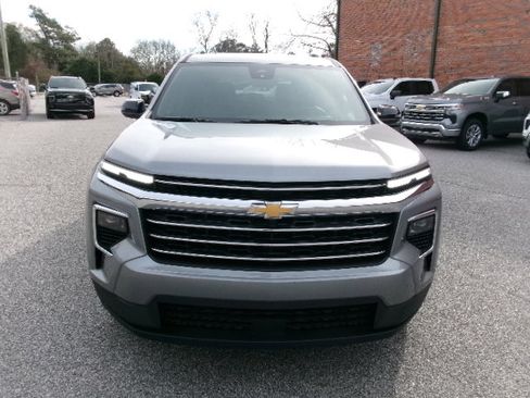 Used 2025 Chevrolet Traverse LT image 8
