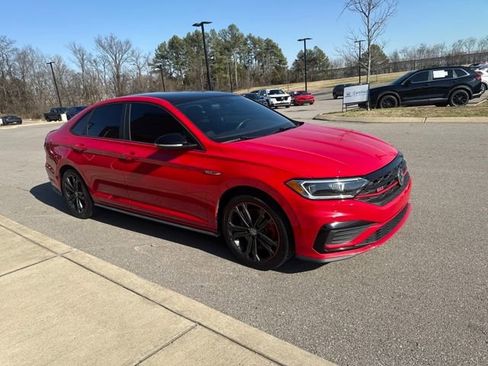 Used 2019 Volkswagen Jetta GLI image 6