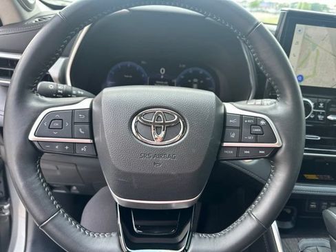 Certified 2025 Toyota Highlander Platinum AWD/4WD image 48