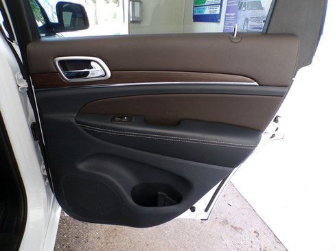 Used 2015 Jeep Grand Cherokee Overland AWD/4WD image 23