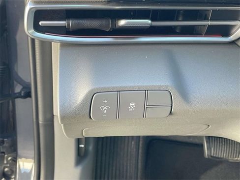 Certified 2024 Hyundai Elantra SEL w/ Convenience Package image 17