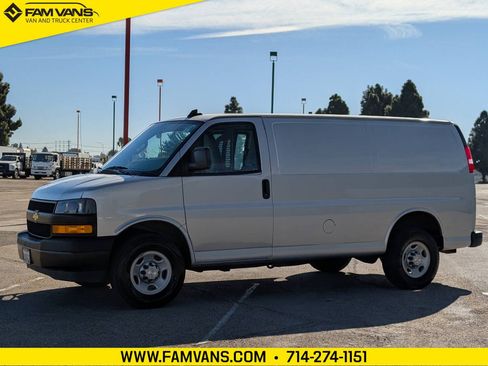 Used 2021 Chevrolet Express 2500 w/ Driver Convenience Package image 3