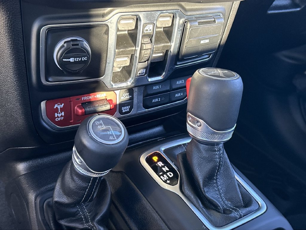 Used 2025 Jeep Gladiator Rubicon w/ Convenience Group AWD/4WD image 16