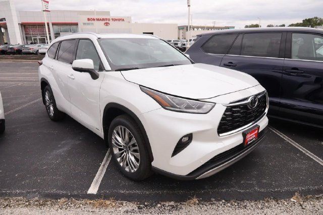 New 2026 Toyota Highlander Platinum AWD/4WD image 1