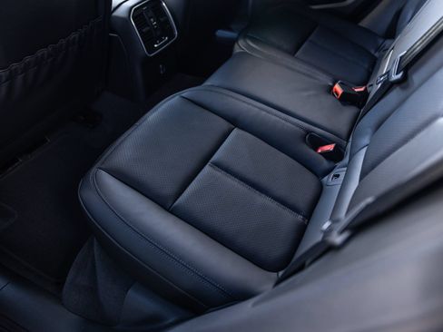Certified 2026 Porsche Macan AWD/4WD image 43