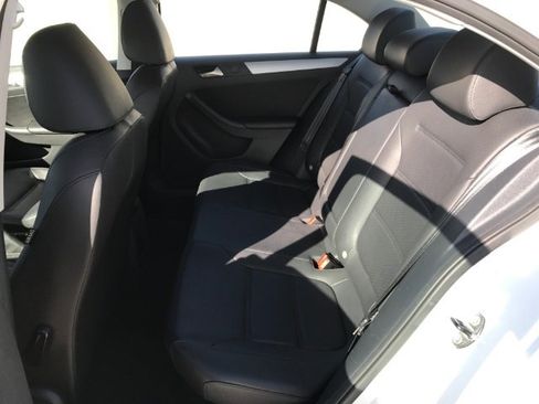 Used 2014 Volkswagen Jetta SE image 9