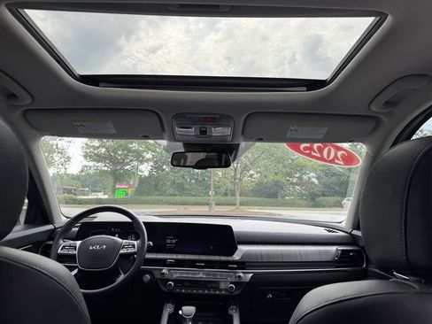 Certified 2025 Kia Telluride EX w/ EX Captain's Chair Package FWD image 43
