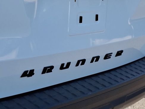 Certified 2025 Toyota 4Runner SR5 AWD/4WD image 31