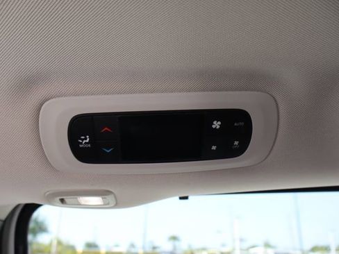 Used 2019 Chrysler Pacifica Limited w/ Advanced Safetytec Group FWD image 37