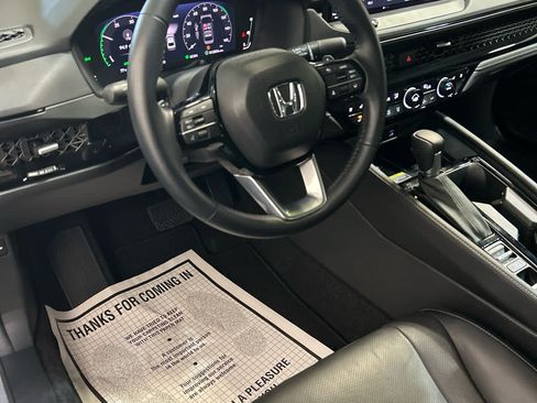 Used 2024 Honda Accord Touring image 9