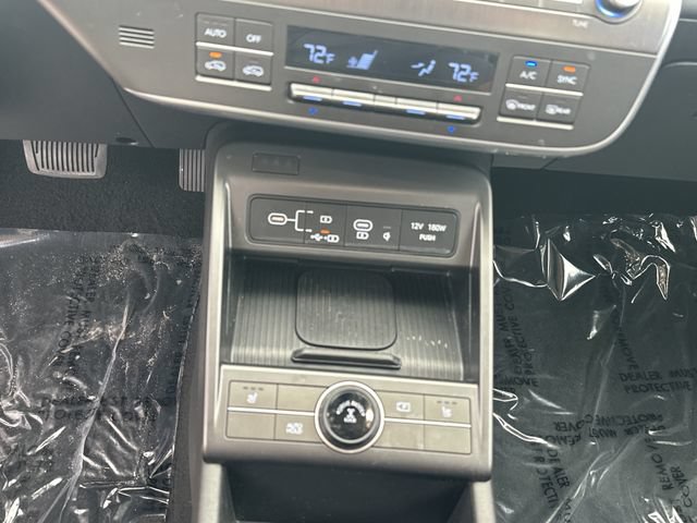 Certified 2025 Hyundai Kona SEL AWD/4WD image 17