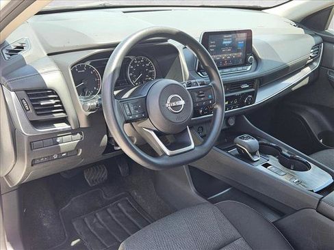 Used 2024 Nissan Rogue SV FWD image 10