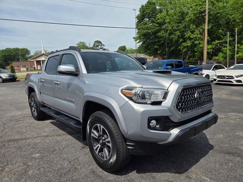 Used 2018 Toyota Tacoma TRD Sport AWD/4WD image 4