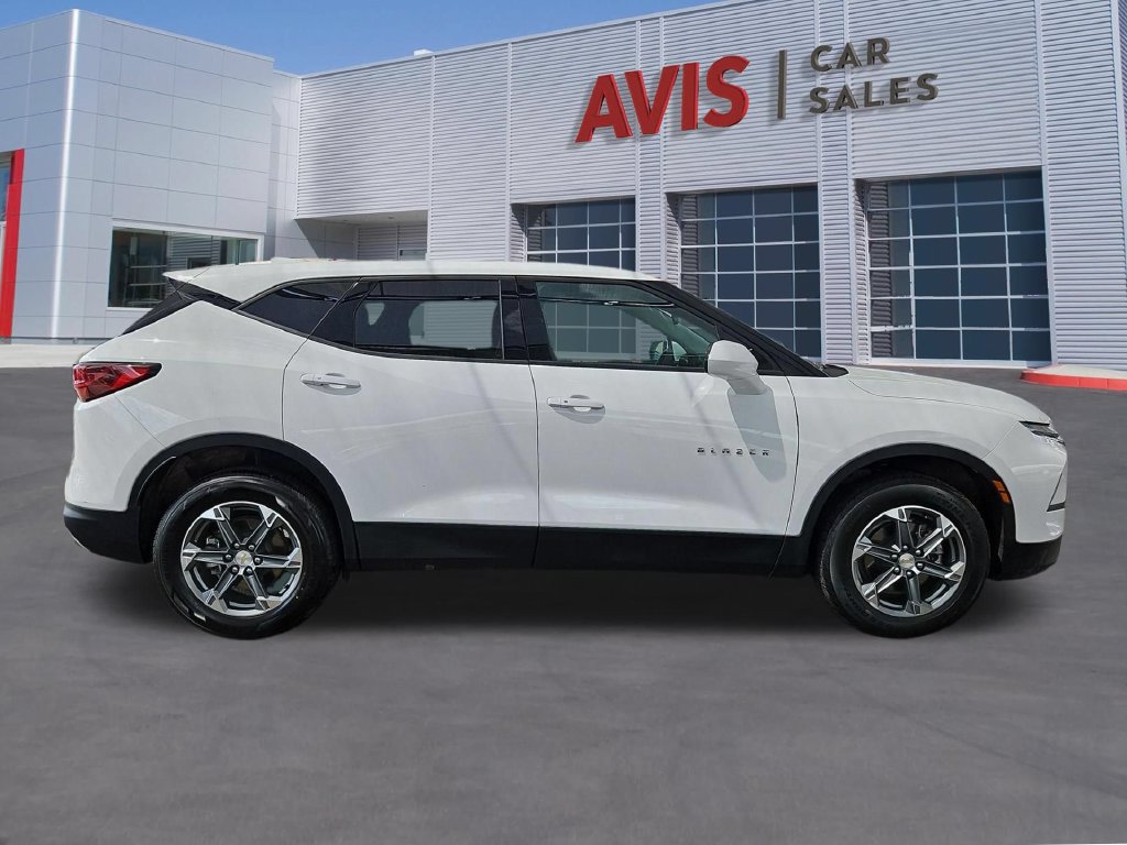 Used 2025 Chevrolet Blazer LT FWD image 5