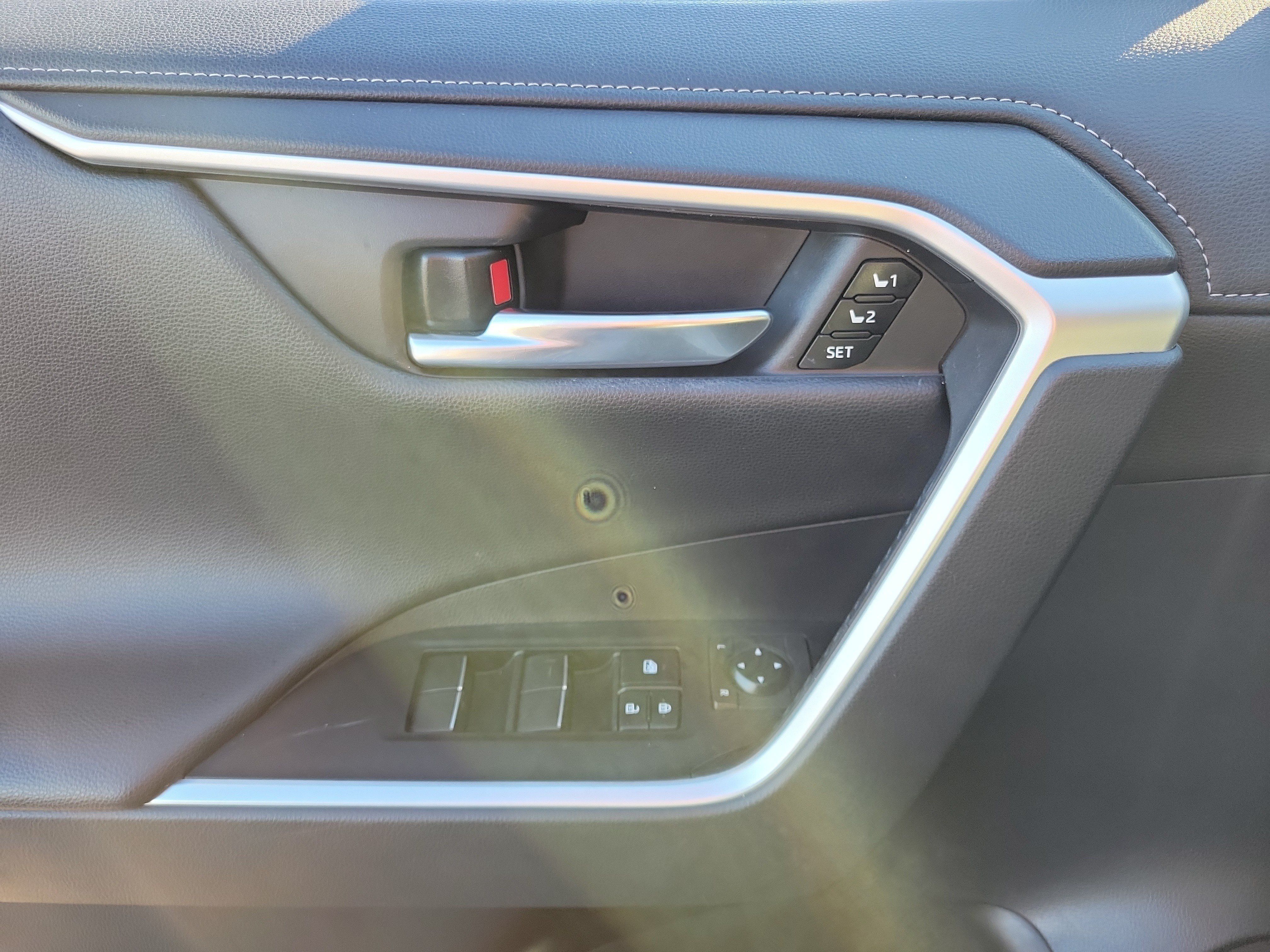 Used 2019 Toyota RAV4 Limited w/ All Weather Liner Package AWD/4WD image 17