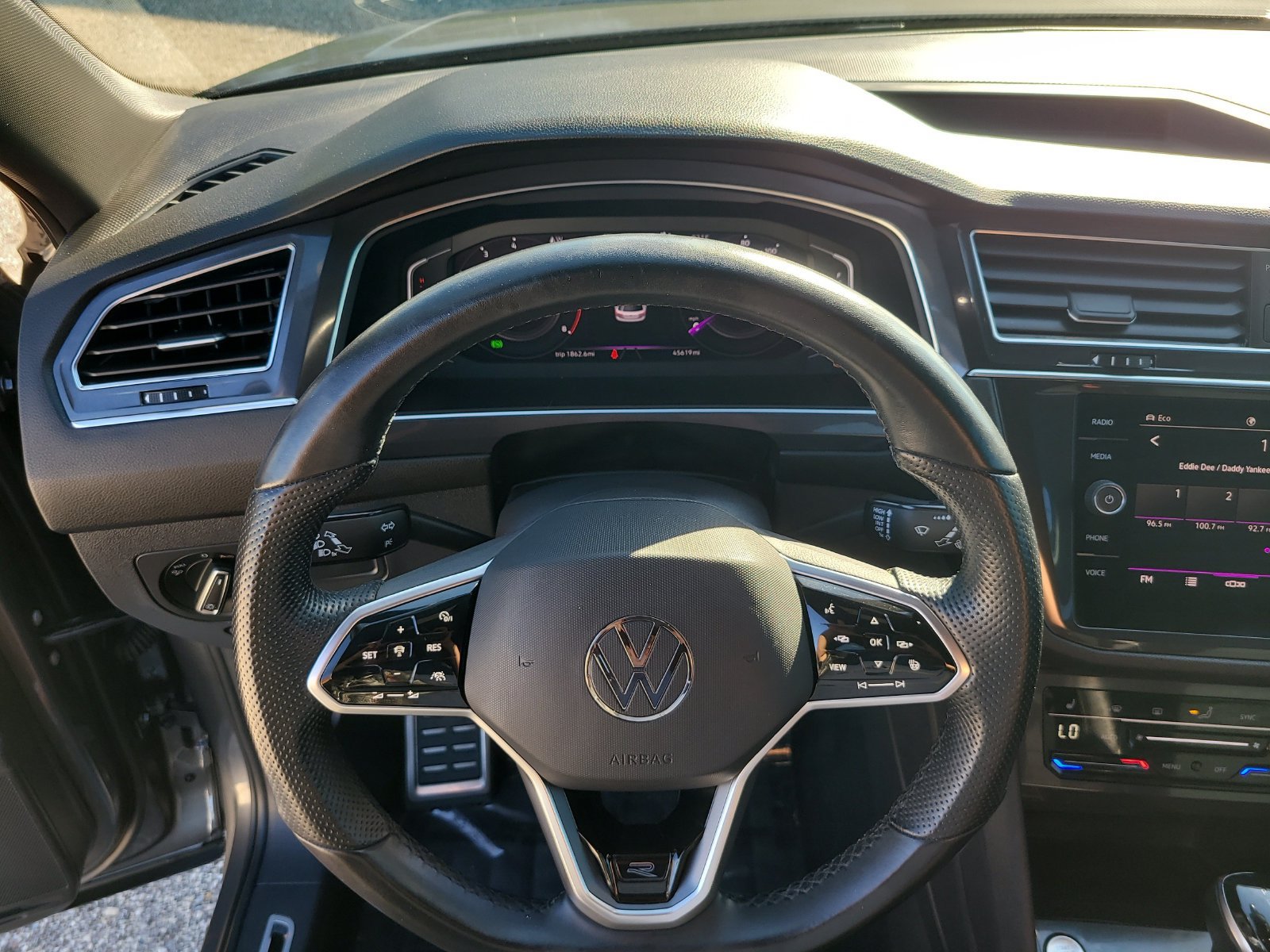 Used 2022 Volkswagen Tiguan SEL R-Line AWD/4WD image 26