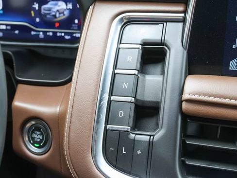 Used 2024 Chevrolet Tahoe High Country AWD/4WD image 5